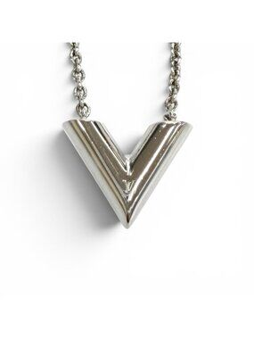 Louis Vuitton Necklace Essential V Circle Logo Motif Chain